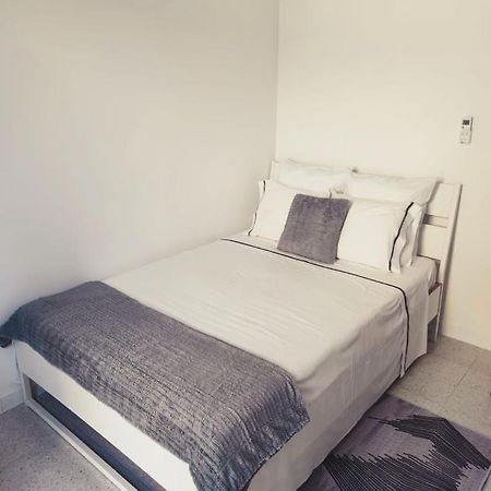 Moradia Geminada V0 - Localizacao Central - Privada Quarteira Exteriör bild