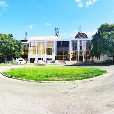 Moradia Geminada V0 - Localizacao Central - Privada Quarteira Rum bild