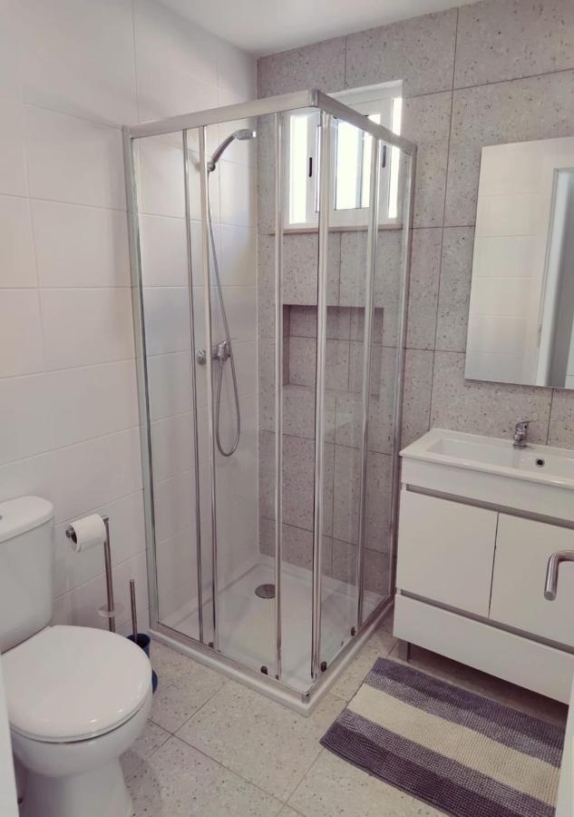 Moradia Geminada V0 - Localizacao Central - Privada Quarteira Exteriör bild