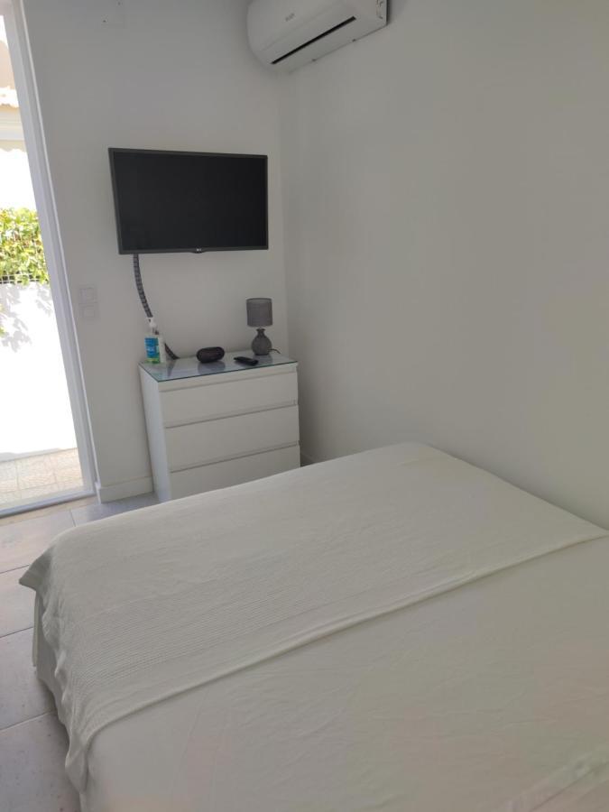 Moradia Geminada V0 - Localizacao Central - Privada Quarteira Exteriör bild
