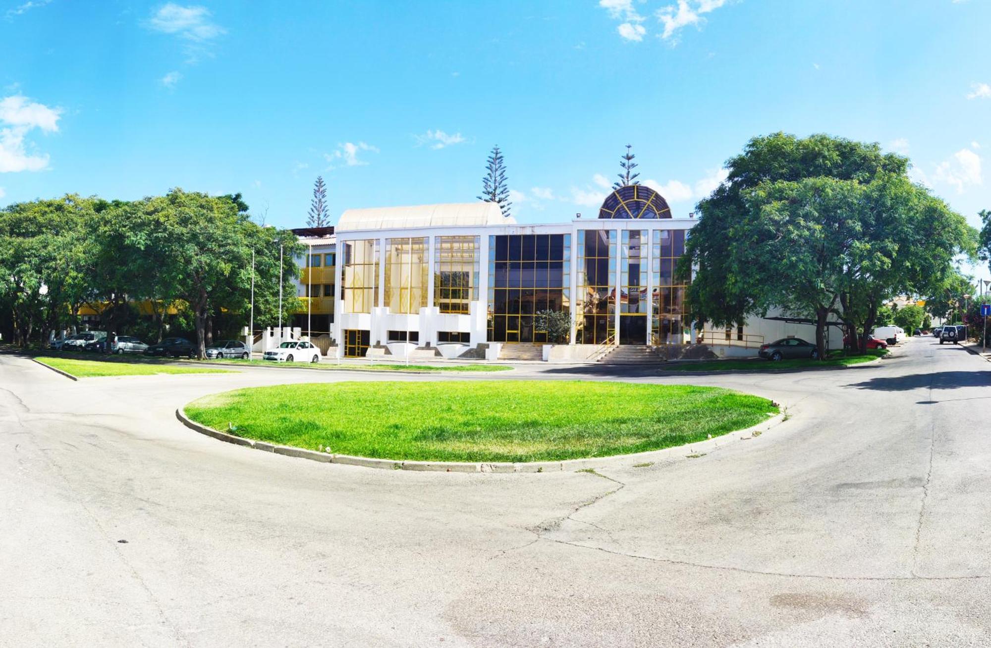 Moradia Geminada V0 - Localizacao Central - Privada Quarteira Rum bild